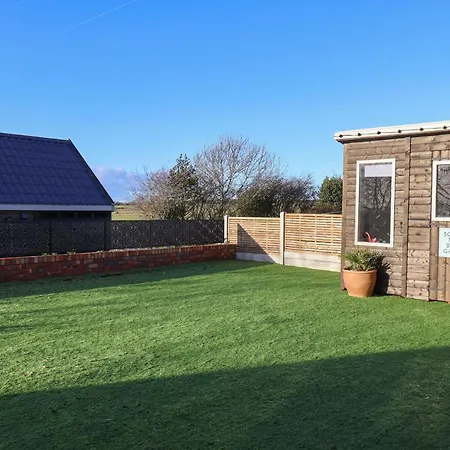 Holiday home Foxes Den *